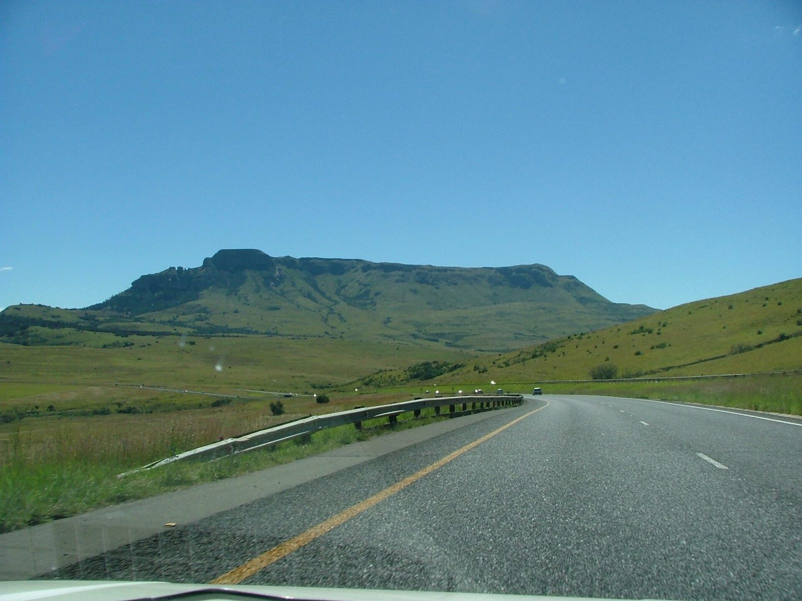 Freight traffic climbing Van Reenen's Pass on the N3 corridor